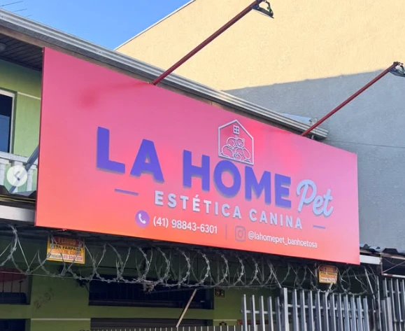 Painel de identificação rosa da fachada LA HOME Pet